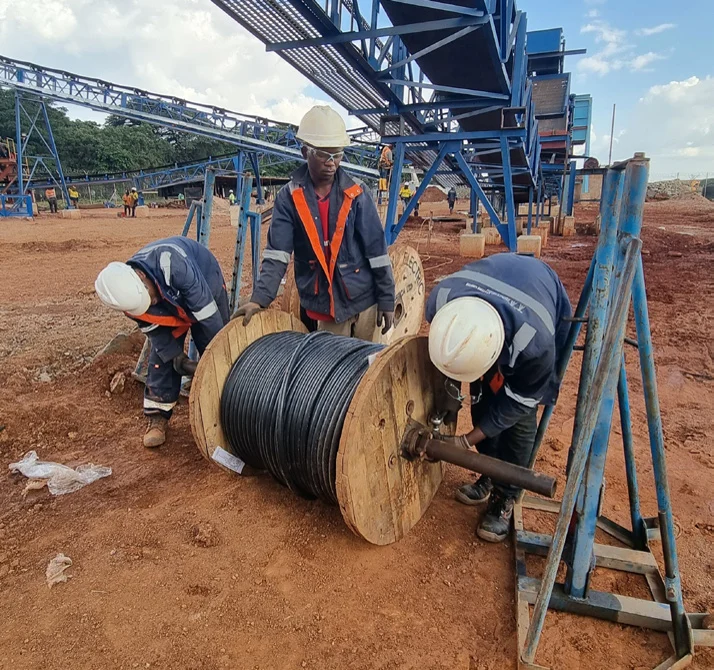 KELM crew handling power cable drums