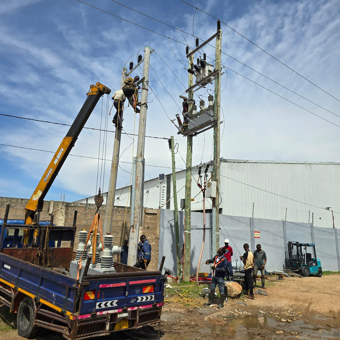 Crane supporting KELM power-line construction